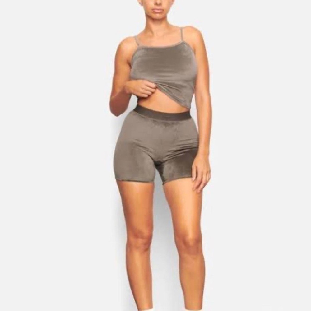 NWT SKIMS Velour Track Pants and Velour Soot Crop Top Set in Amethyst Size 2XL - Picture 7 of 10